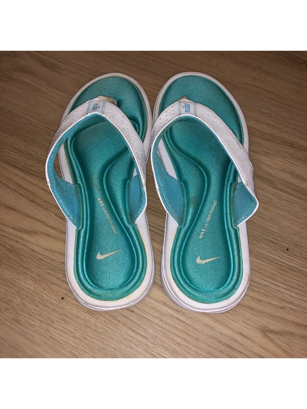 NIKE COMFORT FOOTBED THONG FLIP FLOP SANDALS WOMENS SIZE 8 BLUE GREEN TEAL WHITE